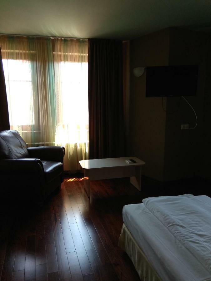 Roots Hotel And Wine Bar Пловдив Экстерьер фото